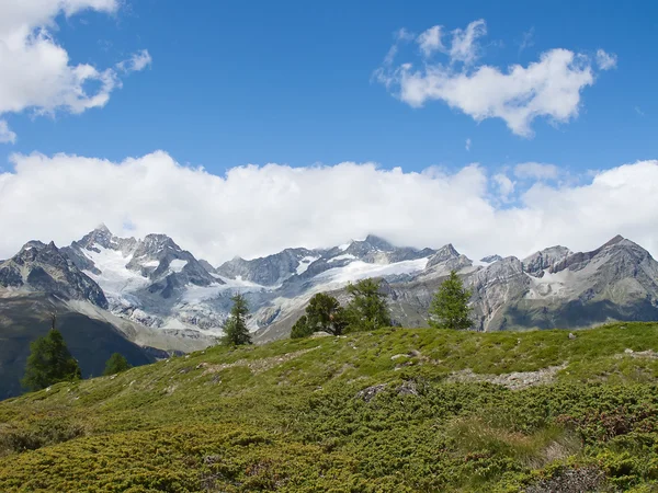 Pěší turistika rouute poblíž matterhorn — Stock fotografie