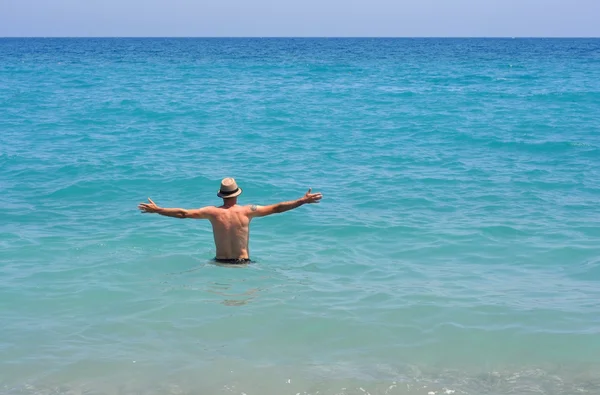 Man in water — Stockfoto