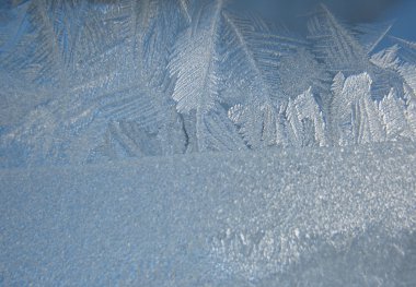 Kış penceresinde soğuk desen