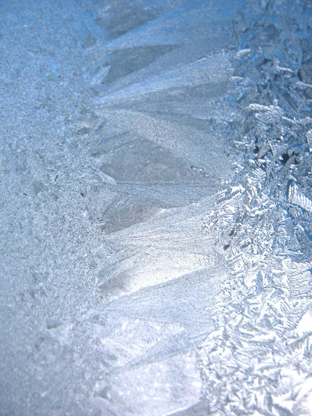 冬季窗上结霜的图案 — 图库照片
