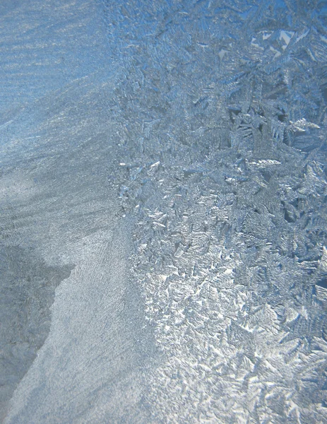 Морозний візерунок на зимовому вікні — стокове фото