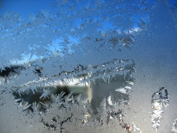 Janela de inverno congelada — Fotografia de Stock