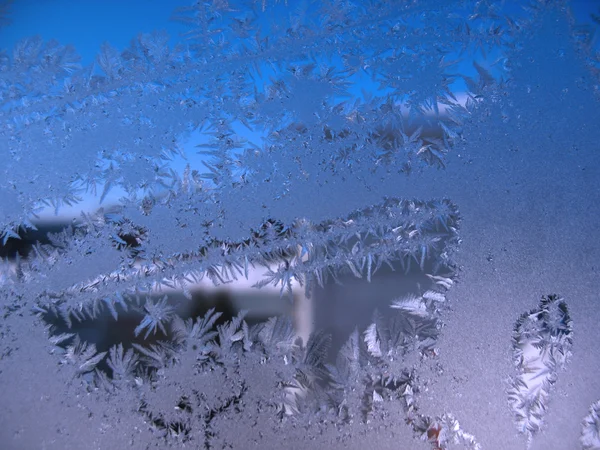 Janela de inverno congelada — Fotografia de Stock