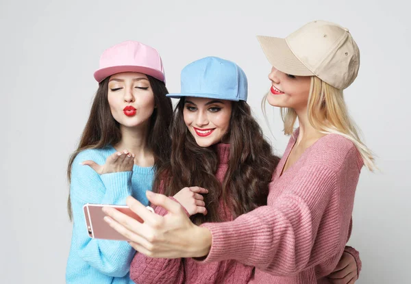 Lifestyle Tehnologie People Concept Portret Van Drie Vrouwen Gekleed Truien — Stockfoto