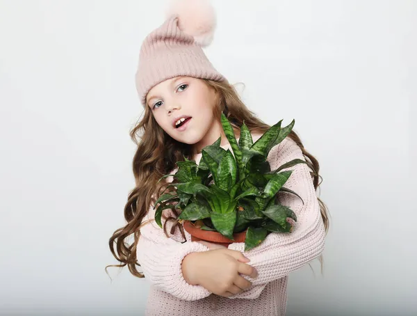 Концепція Краси Моди Маленька Дівчинка Рожевому Вбранні Тримає Квітку Крупним — стокове фото
