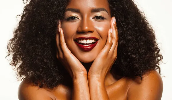 Concepto Moda Belleza Atractivo Retrato Primer Plano Mujer Afroamericana Sesión — Foto de Stock