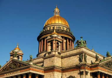 St. Petersburg 'daki Saint Isaac Katedrali, yaz günü.