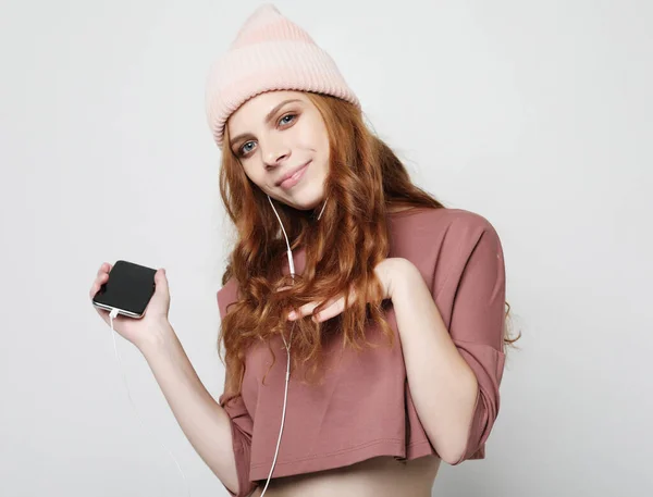 Estilo Vida Concepto Gente Mujer Joven Auriculares Con Teléfono Inteligente — Foto de Stock