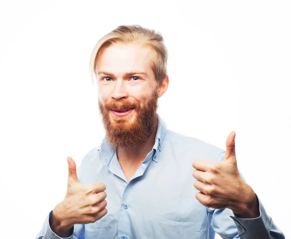 ライフスタイル ファッション 人々のコンセプト 白い背景に親指を示す青いシャツを着て幸せなハンサムな赤毛の髭の男 — ストック写真