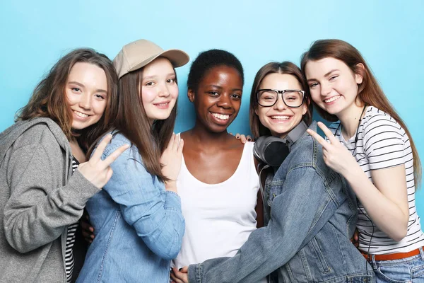 Multi-ethnic women with dark and white skin color female women portrait. Friendship and lifestyle concept. — Stock Photo, Image