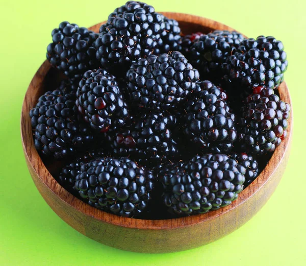 Blackberries Wooden Bowl Ripe Tasty Black Berry Isolated Green Baclground — Stock Photo, Image