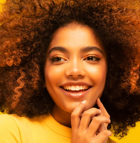 Lifestyle Beauty People Concept Νεαρή Όμορφη Αφροαμερικανίδα Πρόσωπο Close Teeth — Φωτογραφία Αρχείου