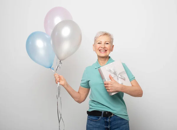 Party Birthday Old People Concept Amazed Elderly Woman Short Hair — Stock Photo, Image