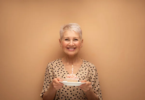 Elderly Woman Short Hair Holds Cupcake Candle Her Hands Portrait — Stock Photo, Image