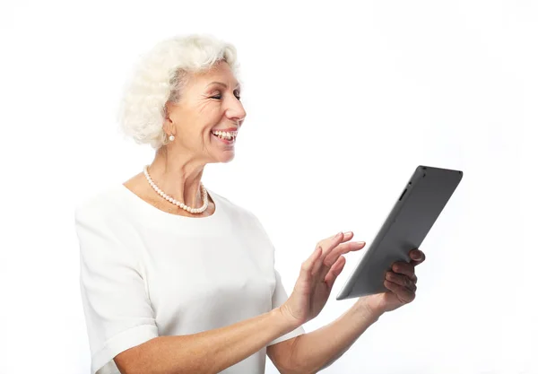 Стиль Жизни Технологии Концепции Пожилых Людей Счастливая Зрелая Женщина Белом — стоковое фото