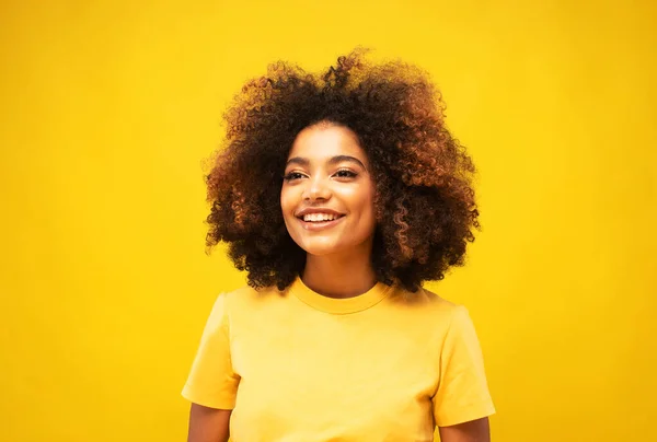 Levensstijl Emotie Mensen Concept Verrast Verbaasd Mooie Afro Vrouw Met — Stockfoto