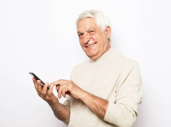 Tehnologi Och Äldre Människor Koncept Porträtt Senior Man Som Messaging — Stockfoto