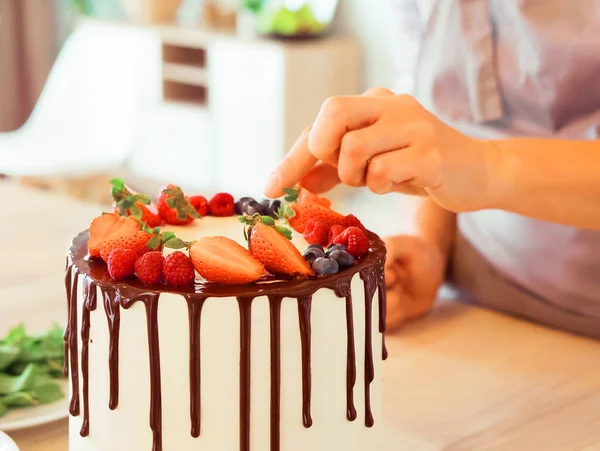 Estilo Vida Personas Cocina Freelancing Concepto Cerca Las Manos Femeninas — Foto de Stock