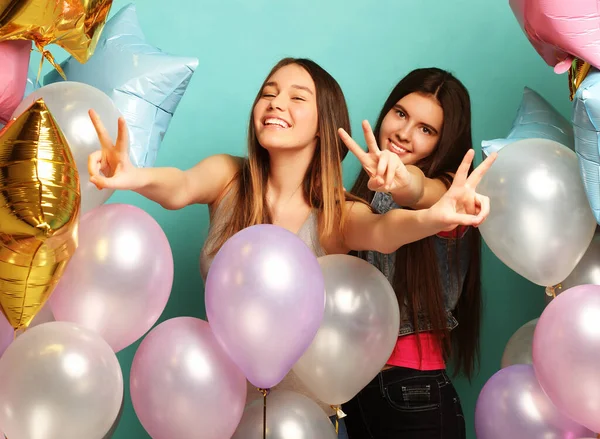 Lifestyle People Concept Two Teen Girls Friends Colorfoul Air Balloons — Stock Photo, Image