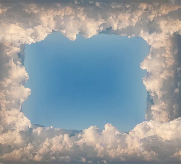白い雲の正方形のフレーム — ストック写真