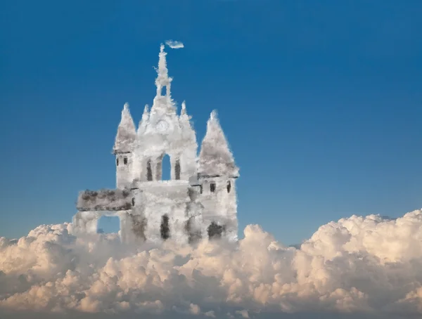 Castillo de nubes en el cielo azul — Foto de Stock