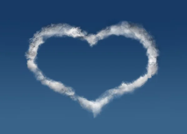 Hart vorm contur van wolken in donker blauwe hemel — Stockfoto