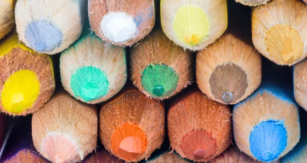 異なる色の鉛筆を閉じる背景 — ストック写真