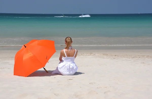 Escena de playa. Isla de Phuket, Tailandia —  Fotos de Stock