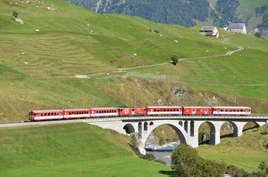 İsviçre - Eylül 16: Buzul hızlı Matterhorn-Gotthard rai