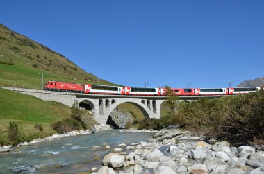 İsviçre - Eylül 16: Glacier Express olduğunu en ünlü rai