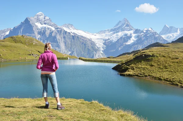 Traveler against Swiss Alps — Stock Photo, Image