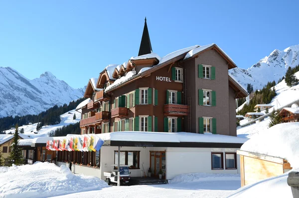 Hotell i muerren, berömda schweiziska skidorten — Stockfoto