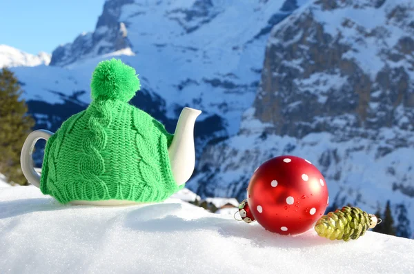 Tea pot in the cap against alpine scenery — Stock Photo, Image