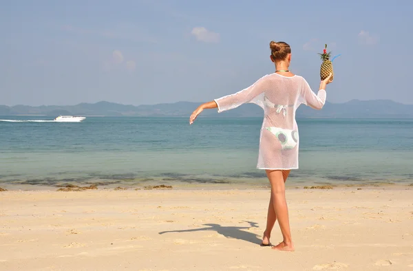 Escena de playa. Isla de Naka, Tailandia —  Fotos de Stock