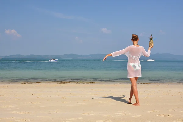 Escena de playa. Isla de Naka, Tailandia —  Fotos de Stock