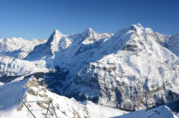 Eiger, moench en jungfrau, beroemde Zwitserse bergen pieken — Stockfoto