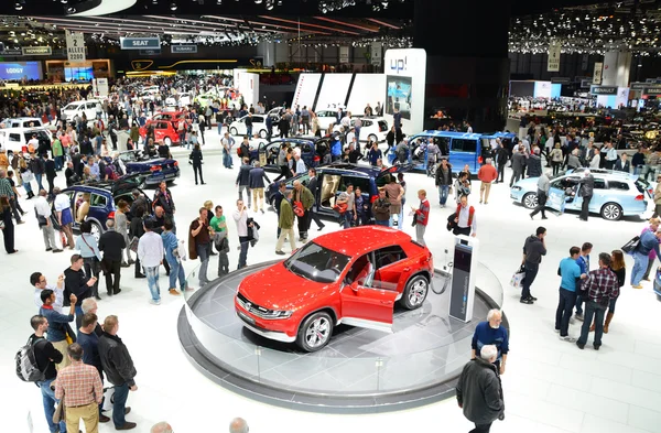 Genève - 12 maart: Verschillende merken en modellen van auto's zijn op displ — Stockfoto