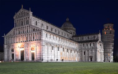 Bazilika ve piazza dei miracoli PIS içinde üzerinde leaning tower