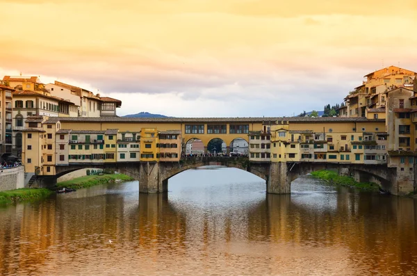 İtalya Floransa 'da Ponte Vecchio köprüsü — Stok fotoğraf