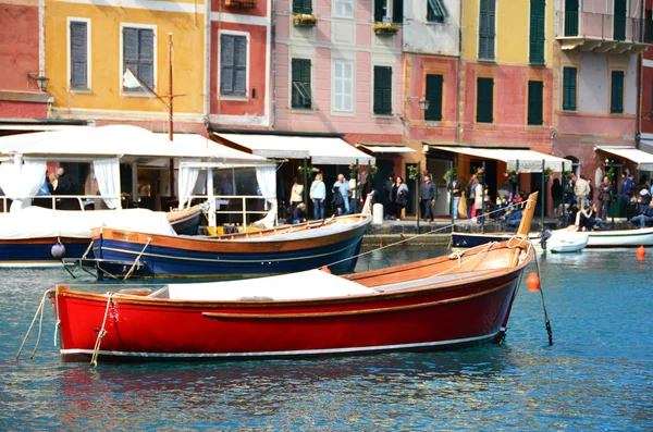 Red boat in the port of Portofino, Italy — Stock Photo, Image