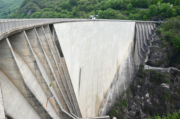 Dam of power station in Verzasca valley, Switzerland — Stock Photo, Image