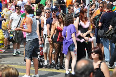 Zürih - 13 Ağustos: Zürih'te 20 Street Parade. Kalabalık bir ziyaret