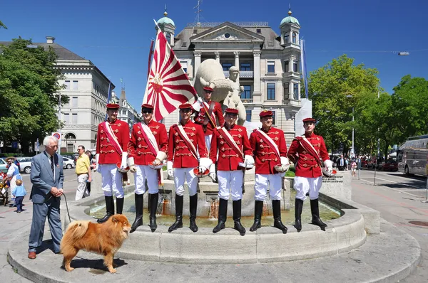 ZURICH - 1 DE AGOSTO: Desfile en el Día Nacional Suizo 1 de agosto, 20 —  Fotos de Stock