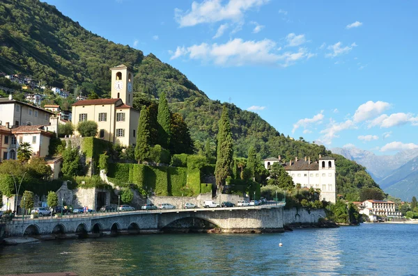 Gravedonna staden på den berömda italienska Comosjön — Stockfoto