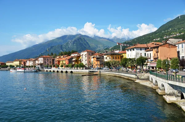 Gravedonna staden på den berömda italienska Comosjön — Stockfoto