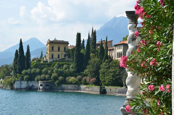 Visa att den Comosjön från villa monastero. Italien — Stockfoto