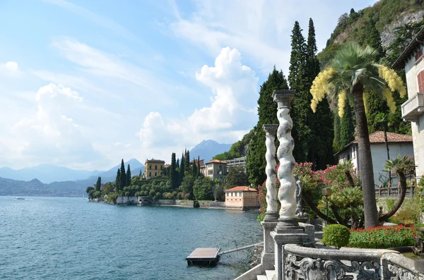 Blick auf den Comer See von der Villa Monastero aus. Italien — Stockfoto