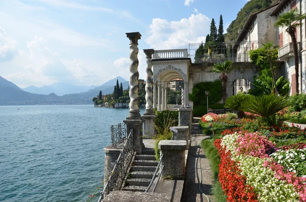 Θέα στη λίμνη Κόμο από την βίλα monastero. Ιταλία — Φωτογραφία Αρχείου
