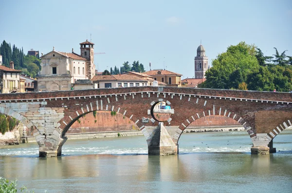 St. peter köprü adige Nehri. Verona, İtalya — Stok fotoğraf