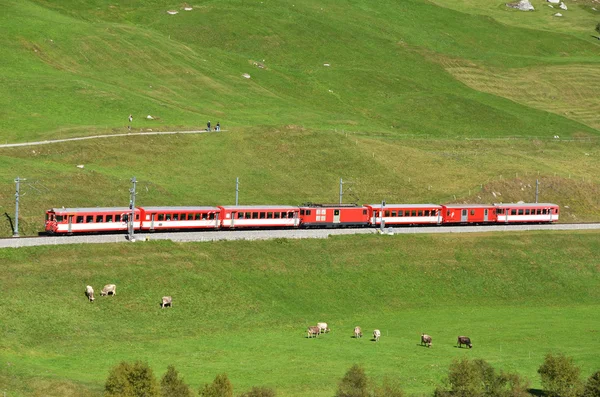 Expresso alpino no passo Furka, Suíça — Fotografia de Stock